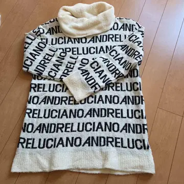 ANDRELUCIANO 터틀넥 니트