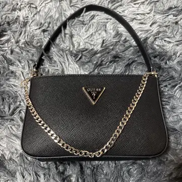 GUESS 블랙 숄더백