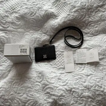 새상품, 미사용, 택 포함 russet 블랙 카드 케이스 스트랩 포함