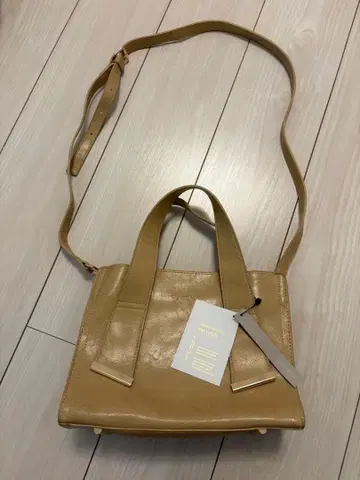 합성 피혁 베이지 숄더백