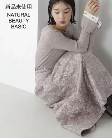 미사용 NATURAL BEAUTY BASIC 로제트 리프 자카드 스커트