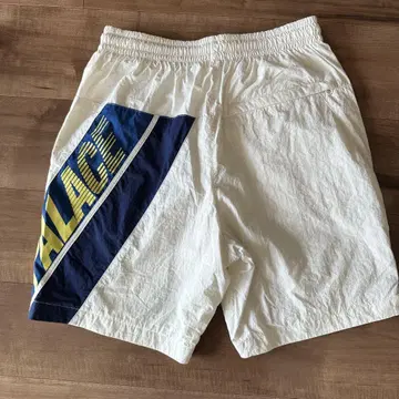 PALACE 화이트 숏팬츠