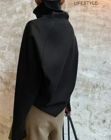 [ 새상품급 ] chuclla  터틀 넥 상의 블랙