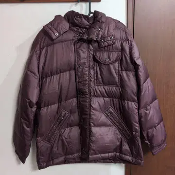 버건디 후드 부착 다운 자켓