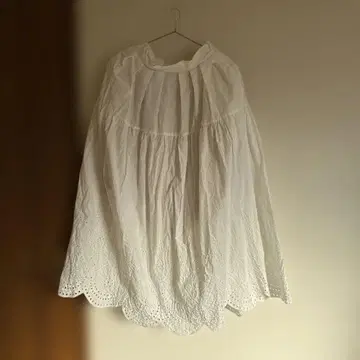 trefle 화이트 플레어 스커트