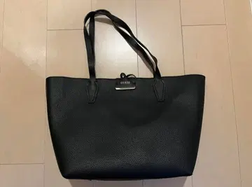 GUESS 블랙 토트백 수납 가방 포함