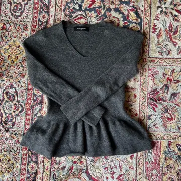 UNITED ARROWS 다크 그레이 V넥 페플럼 니트