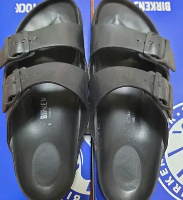 BIRKENSTOCK 블랙 2 스트랩 샌들