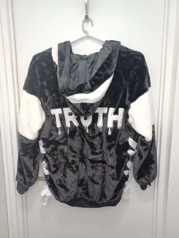 점퍼 TRUTH 자수 후드 부착