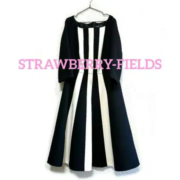 STRAWBERRY FIELDS 배색 스트라이프 원피스