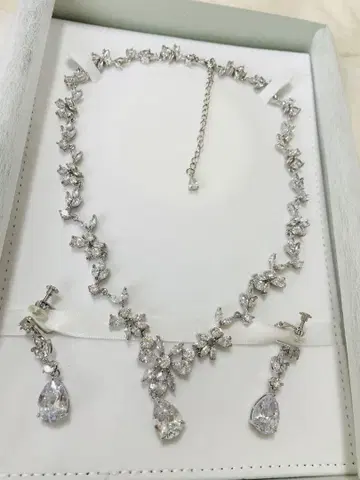 STELLA BRIDAL 크리스탈 목걸이와 귀찌 세트