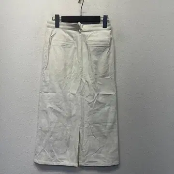 UNTITLED 화이트 롱 스커트 전후 포켓 부착