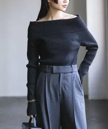 24SS 노블 오프숄더 니트 블랙