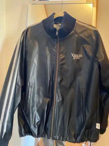 Younger Song 블랙 가죽 자켓