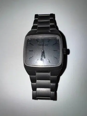 NIXON 스퀘어 페이스 시계 그레이