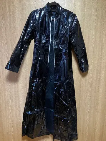 에나멜 롱 코트 매트릭스풍