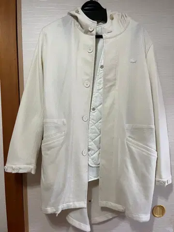 Lacoste 후드 부착 화이트 자켓 (베스트 포함)