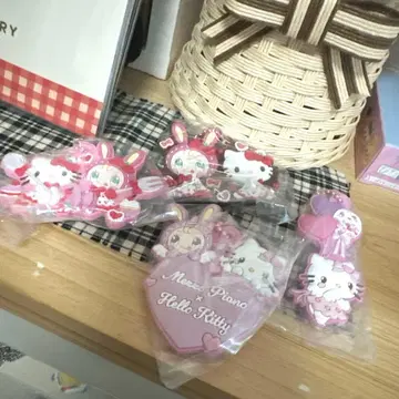 헬로키티 x 메조피아노 가챠