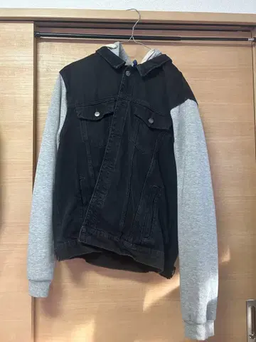 H&M의 DIVIDED 데님 자켓