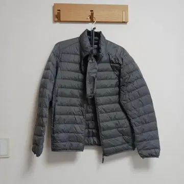 UNIQLO 울트라 라이트 다운 자켓 M 사이즈 그레이 수납 가방 포함
