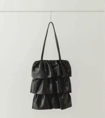 프릴 디자인 블랙 토트백 RODE SKO