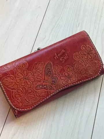 ANNA SUI 꽃과 나비 엠보싱 장지갑 중고 핑크