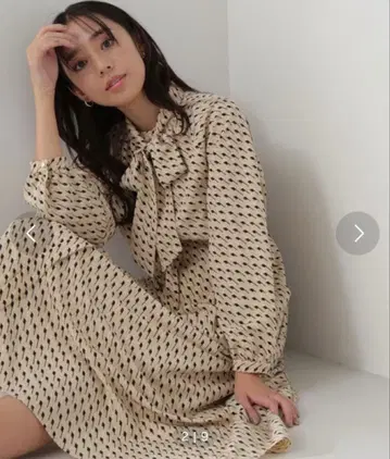 NATURAL BEAUTY BASIC 보타이 원피스 베이지