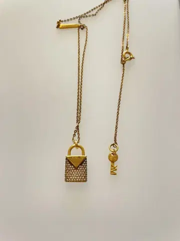 MICHAEL KORS 락앤키 목걸이