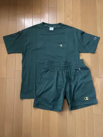 Champion 짙은 녹색 T셔츠 숏팬츠 셋업 M