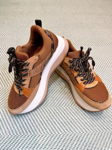 ZARA 스웨이드 통굽 스니커즈