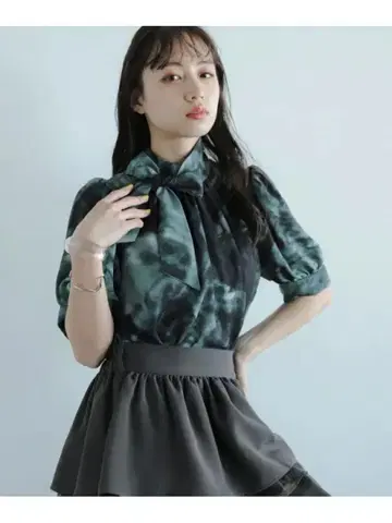 HARE 보타이 블라우스 & 턱 플레어 스커트 셋업 가능