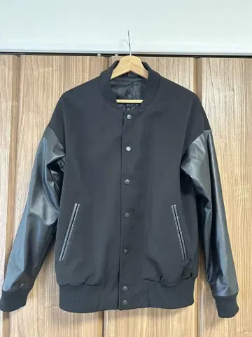 HARE 바시티 자켓 블랙 합성 피혁