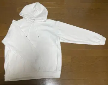 GU 화이트 후드 부착 후드티