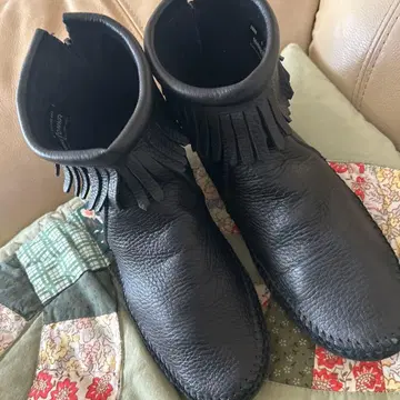 Minnetonka 프린지 장식 블랙 가죽 부츠