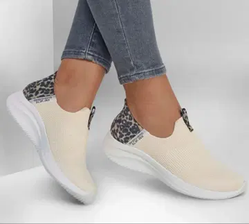 SKECHERS Slip-Ins 아이보리/레오파드 무늬 슬립온