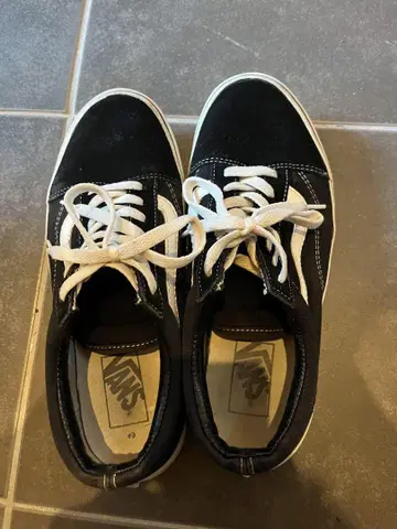 새상품급 Vans 블랙/화이트 스니커즈