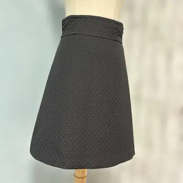 사다리꼴 플레어 스커트 무릎 기장 블랙