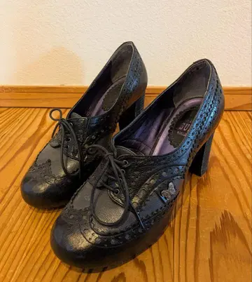 ANNA SUI 블랙 하이힐 펌프스