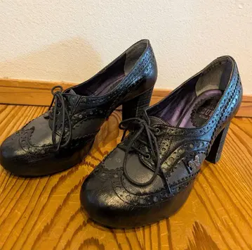 ANNA SUI 블랙 하이힐 펌프스