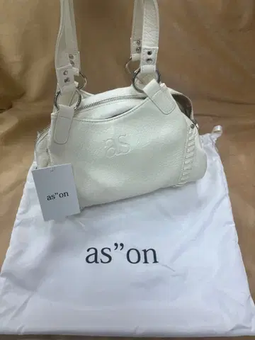 as'on 화이트 핸드백