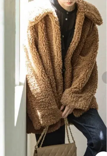 Noble 크림프 퍼 빅 칼라 미디 코트 보아 코트 오버