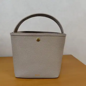 미사용 새상품 치이백 ch!iiibag 슈링크 가죽 바스켓