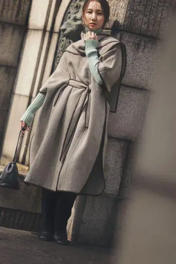 FRAY I.D 파이핑 판초 코트