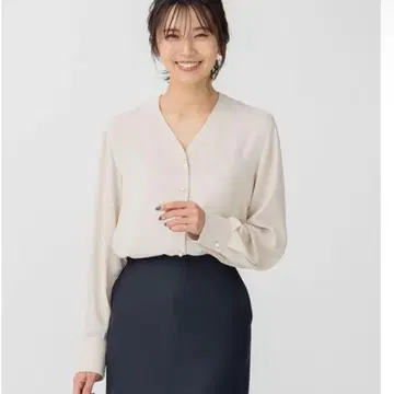 23구 32 사이즈 백 새틴 암젠 V넥 블라우스