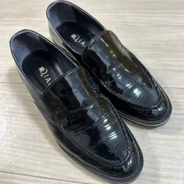 Diana 블랙 에나멜 로퍼 23.5cm
