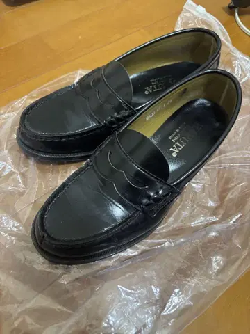 블랙 가죽 로퍼