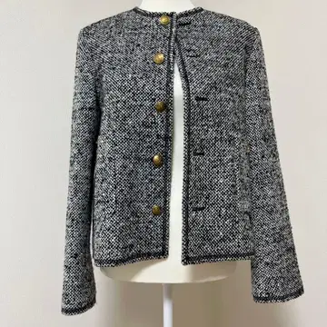 Mila Owen [미라 오웬] 금장 버튼 노카라 트위드 자켓