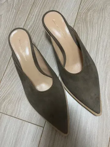 [ 미사용 ] Gianvito Rossi 스웨이드 뮬