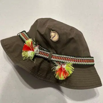 FJALL RAVEN 카키 아웃도어 햇 L
