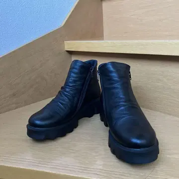 블랙 가죽 숏부츠